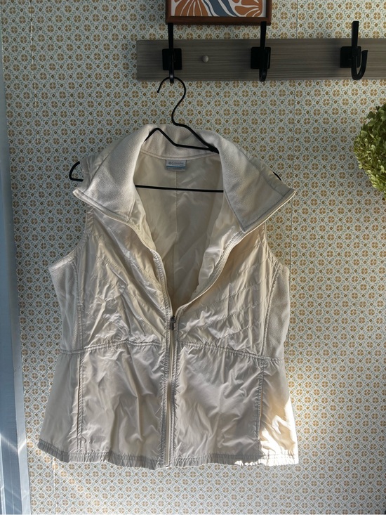 Columbia Jackets & Blazers - Columbia Women’s Ivory Zip-Front Sleeveless Vest Jacket